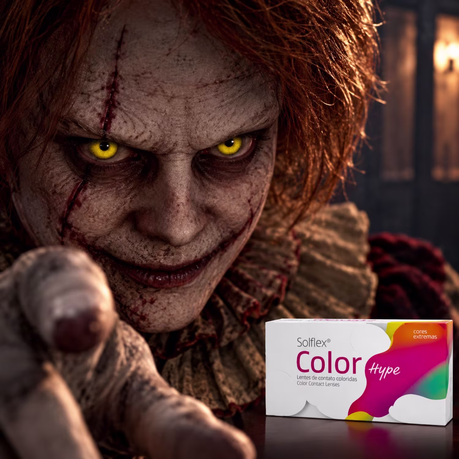 Caracterização teatral com lentes Solflex Color Hype amarelas